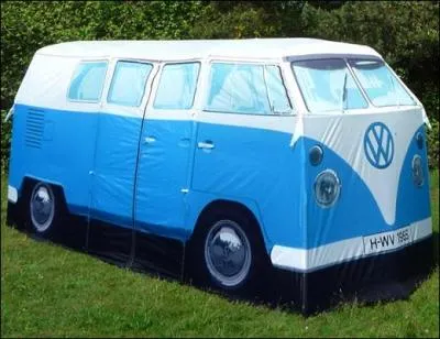 "Elles pensent passer en été, de bons moments dans leur nouveau wigwam". Que dépeint le mot "wigwam" ?