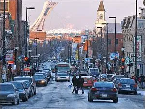 Rue des bobos et des jeunes branch&eacute;s, elle est devenue hors de prix dans un quartier qu'on nomme le plateau. Elle s'&eacute;tend du Mont-Royal &agrave; la rue Frontenac et en y marchant on a parfois une vue spectaculaire sur l'oeuvre de l'architecte fran&ccedil;ais Taillibert. C'est ...