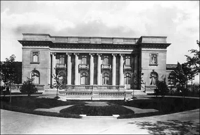 Boulevard qui s'&eacute;tend du fleuve Saint-Laurent au nord de la ville. Il longe le Stade olympique et le jardin botanique sans oublier le ch&acirc;teau Dufresne. C'est ...