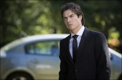 Avec quel autre vampire, Damon a-t-il été le cobaye d'expérimentations de torture ?