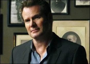 Comment est mort le père de Caroline ?