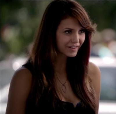 Episode 1 : quel anniversaire Elena finit-elle par fêter ?