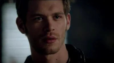 Episode 5 : qui Klaus hypnotise-t-il afin qu'il s'attaque à Elena ?