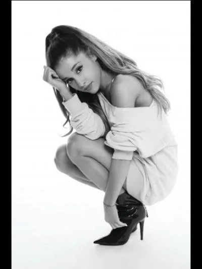 Avec quelle star, héroïne de la série, a-t-elle joué ?