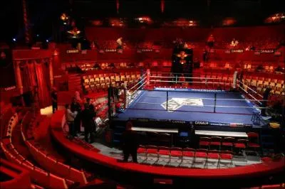 Pour vous aider, je vous cite un prénom : Adrienne ! Trouvez la réponse en direct et sans vous esquiver !