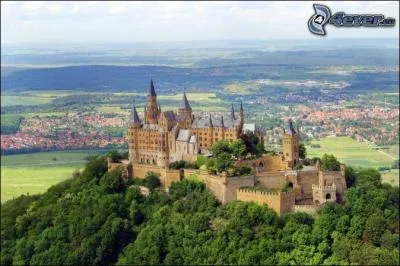 On reste en Allemagne et on change de château ainsi que de saison pour y admirer, cette fois-ci, quel château ?