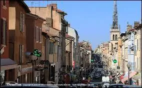 Dans quel département se situe la ville de Villefranche-sur-Saône ?