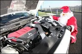 Afin de retarder les forces de police qui se lanceraient à ses trousses, le père Noël prit soin de saboter le moteur de leurs voitures. Il s'agissait de modèles de la marque :