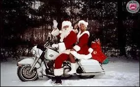 La belle Wendy ne put résister et s'empressa de rejoindre le père Noël qui lui promit une virée mémorable pour la soirée. Les deux tourtereaux montèrent sur une magnifique moto, de la marque :
