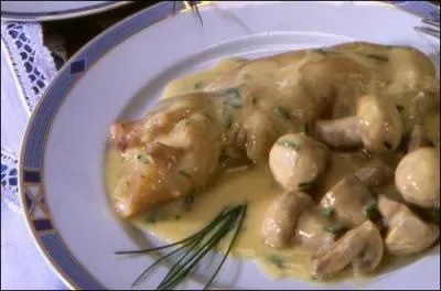 À présent, nous cuisinerons des pieds de veau "sauce poulette". De quoi est- elle composée ?