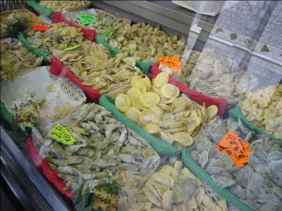 Mon premier est très court. Mon second existe tandis que mon troisième exprime l'admiration. Mon quatrième, mesure chinoise, vaut environ 576 mètres. Mon tout, produit typique de la cuisine italienne, est farci de viande, de légumes, de fromage.