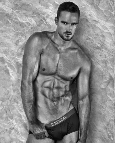 Par quoi le spornosexuel est-il aussi obsédé ?