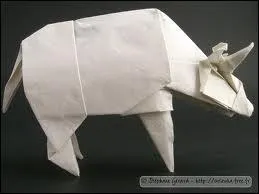 "Ils sortent d'où ces acrobates avec leurs costumes de papier, j'ai jamais appris à me battre contre des poupées" sont des paroles d'un chanteur qui se demandait "Est-ce que ce monde est sérieux ?" :