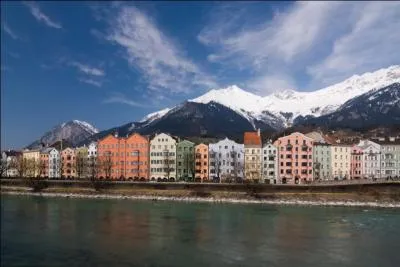 Dans quel pays se trouve Innsbruck ?