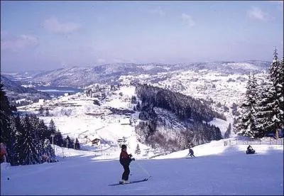 Dans quel massif se trouve Gérardmer ?