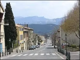 Nous traversons la commune Bucco-Rhodanienne de La Bouillardisse. Nous nous trouvons en région ...