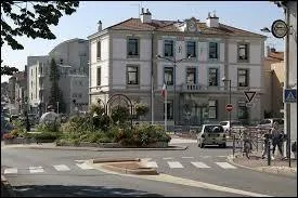 Je me trouve à Saint-Genest-Lerpt, ville Ligérienne située en région ...