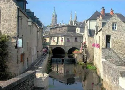 Située à quelques kilomètres des plages du Débarquement, dans le Calvados, elle a été la première ville libérée par l'opération Overlord. Sa cathédrale de style gothique a abrité la célèbre Tapisserie de la reine Mathilde.