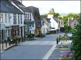 Nous traversons la commune bretonne de Saint-Caradec-Trégomel. Nous sommes dans le département ...