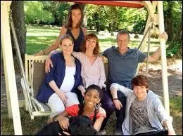 Depuis combien d'années existe la série française "Famille d'accueil" ?