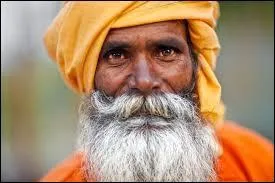 Les textes sacrés de l'hindouisme sont les...