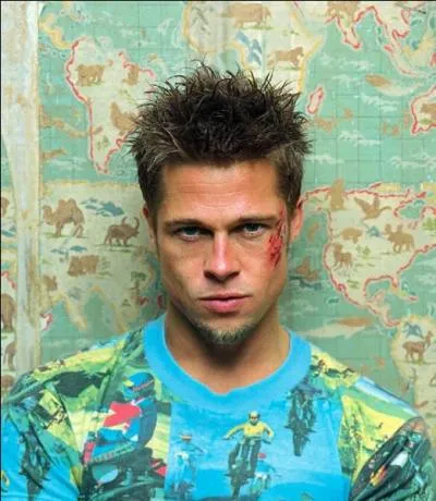 Là aussi un rôle mythique joué par Brad Pitt, celui de Tyler Durden, qui incarne un des "méchants" les plus charismatiques du septième art, dans quel film le retrouve-t-on ?