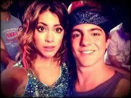 Maxi est un danseur qui excelle dans le Hip Hop.