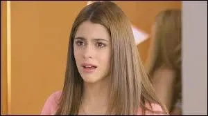 C'est Jade qui révèle à Violetta qu' Angie est sa tante.