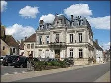 Nous traversons maintenant la commune Nivernaise d'Entrains-sur-Nohain. Nous sommes en région ...