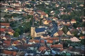 Nous survolons la ville de Rohrbach-lès-Bitche. Nous sommes dans le ciel de la région ...