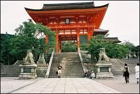 Où se trouve le temple Kiyomizu-dera ?