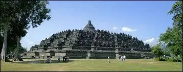 Où se trouve Borobudur ?