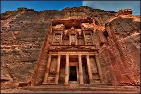 Où se trouve Pétra ?