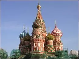 Où se trouve la cathédrale Saint-Basile ?