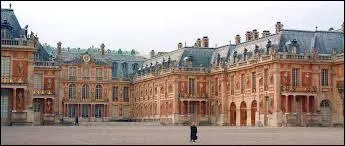 Où se trouve le château de Versailles ?