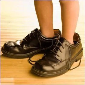 Les maths magiques ! Notez votre pointure de chaussures. Multipliez la par 5. Rajoutez 50. Multipliez le total par 20. Rajoutez 1014. Soustrayez votre année de naissance. Vous trouvez un nombre à 4 chiffres. Quel résultat obtenez-vous ?