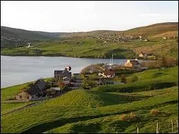 Quel est cet archipel, le plus septentrional de l'Ecosse, ayant pour capitale Lerwick ?
