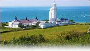 Quelle île anglaise a pour principale ville Newport ?