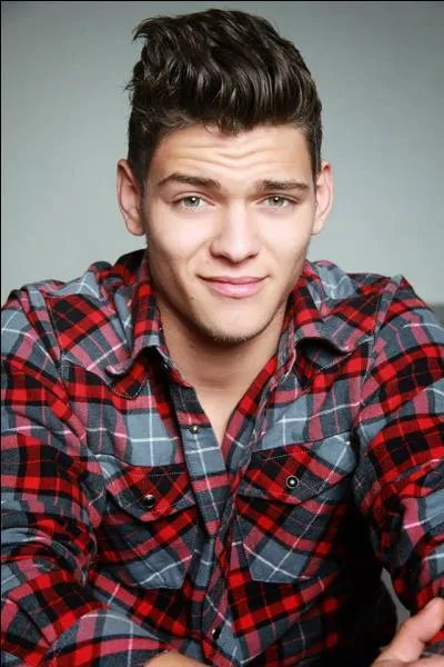 Dans quelle série joue-t-il ?