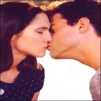 Violetta sait que Francesca sort avec Diego