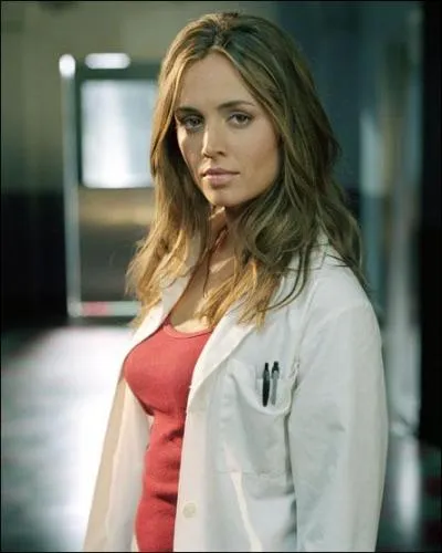 La série "Tru Calling : Compte à rebours" met en scène Eliza Dushku dans le rôle de...