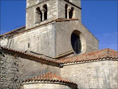 Comment s'appelle cette petite baie ronde dans un mur ?