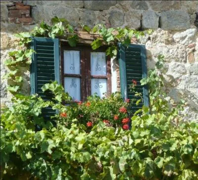 En quelle année ont été supprimés les impôts sur les portes et fenêtres, institués sous le Directoire ?