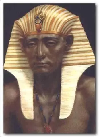 Le temple de sa pyramide, où il fut sûrement enterré, était si grand que les auteurs Grecs le décrivent comme le fameux labyrinthe. Qui est ce pharaon de la XIIe dynastie ?