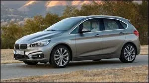 Premier monospace de la marque, ce modèle porte le nom de ...