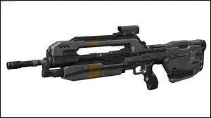 Combien d'armes le jeu Halo 4 compte-t-il ? (les 3es armes comptent)