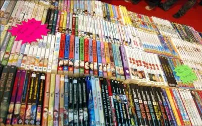 Au Japon dès 1814 apparaît un terme pour désigner ces images dérisoires ou dessins libres. Quel est donc ce terme ?