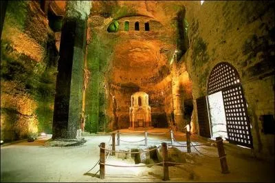 Vous avez décidé d'aller rendre visite à votre vieil ami Nicolas qui habite à Aubeterre-sur-Dronne dans quel département vit-il ?