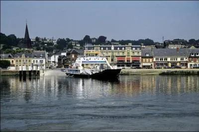 Votre amie Viviane vous a envoyé une belle carte postale de la ville de Duclair où elle est pour son travail, dans quel département est-elle ?