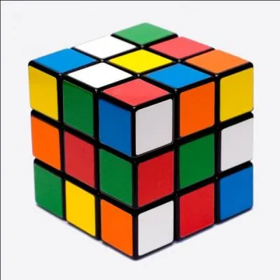 Quel est le volume d'un cube de 4 cm d'arête ?